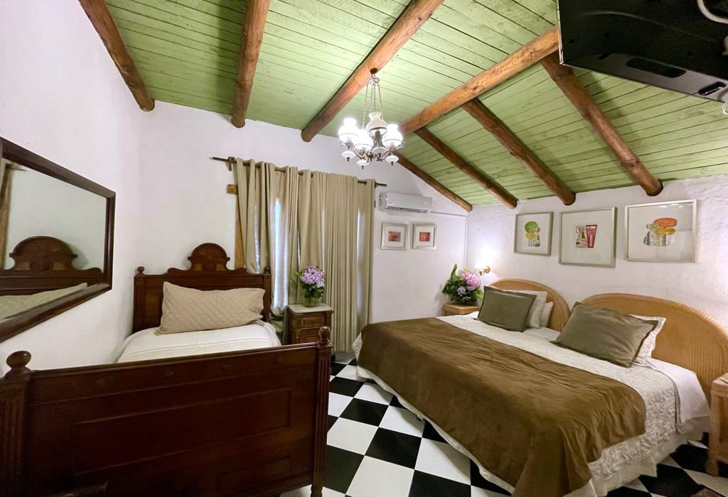 Habitación Familiar con Vistas al Jardín